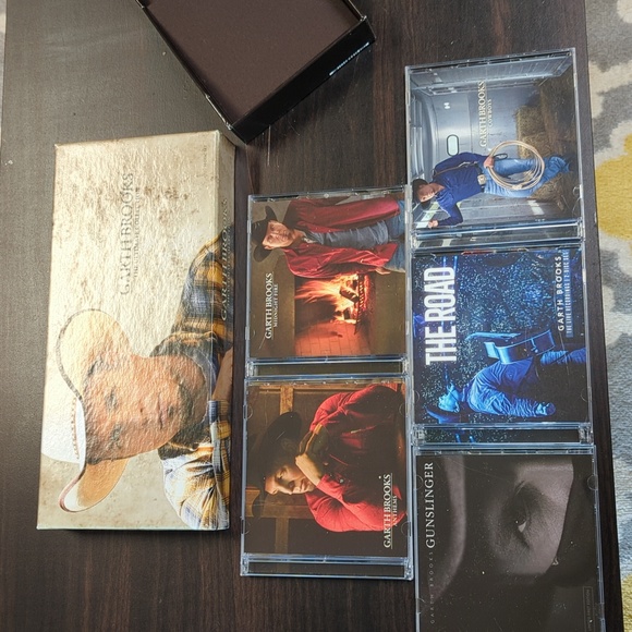 Garth Brooks (The Ultimate Collection)2018 - Picture 4 of 9